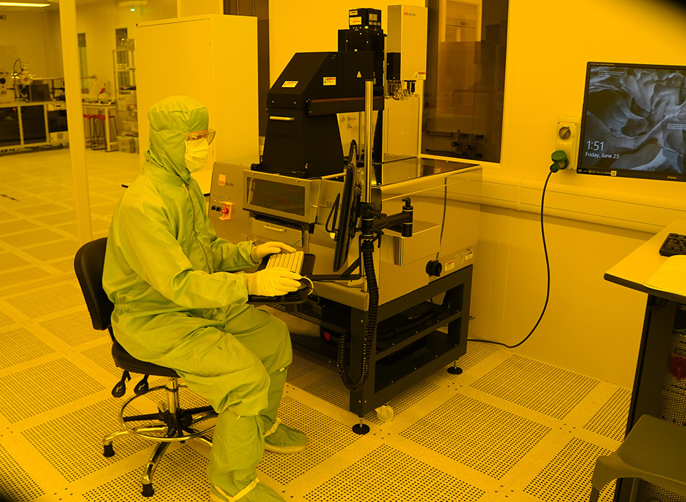 SUSS MicroTec MA8 Gen4 mask aligner, supplied to the Institute for Compound Semiconductor by Inseto.